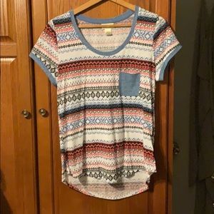 Scoop neck pocket t-shirt